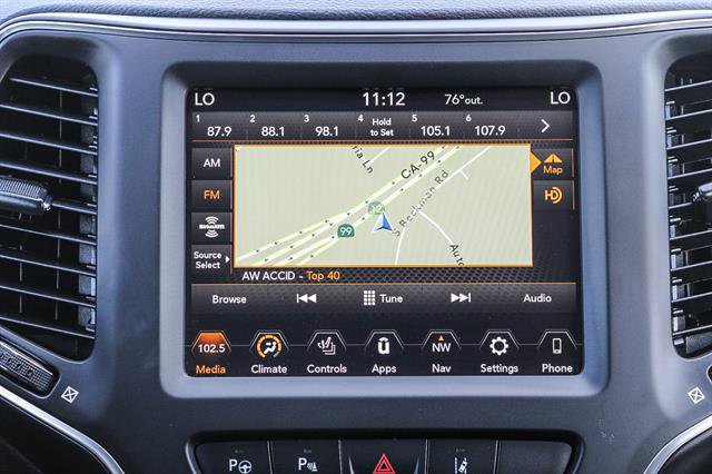 Used 2023 Jeep Cherokee Altitude Lux image 14