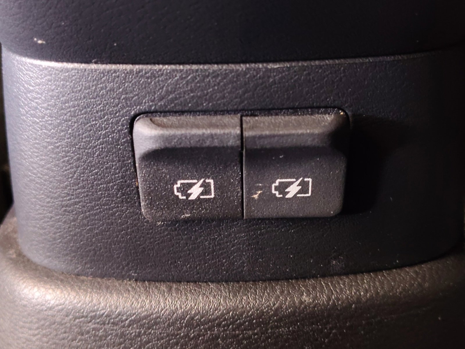 Used 2023 Nissan Kicks S FWD image 30