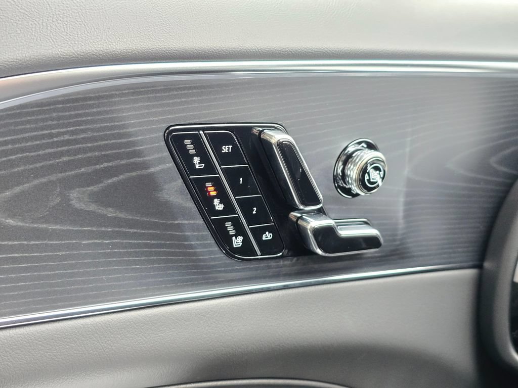 Used 2026 Cadillac Lyriq Premium Sport AWD/4WD image 31