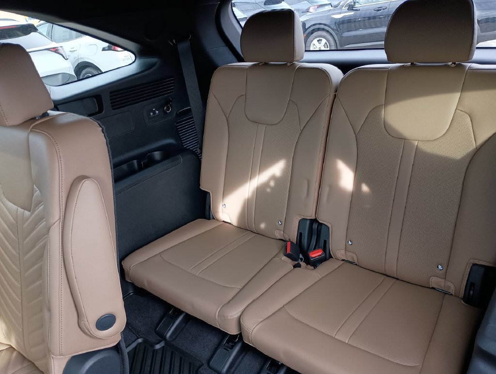 Certified 2026 Kia Sorento SX Prestige w/ Olive Brown Leather Package AWD/4WD image 30