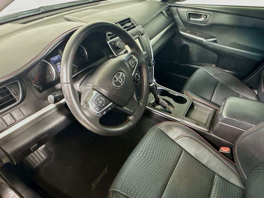 Used 2015 Toyota Camry SE FWD image 10