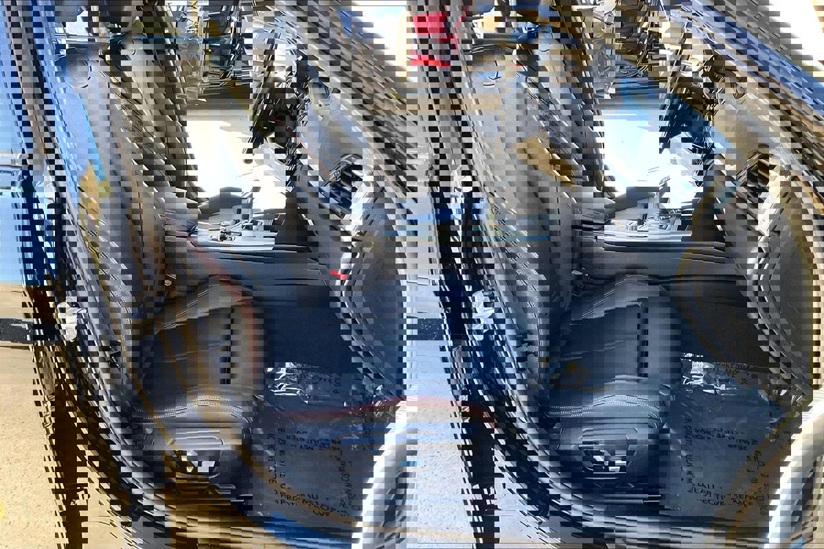 Used 2018 BMW 330i Sedan w/ Shadow Sport Edition image 10