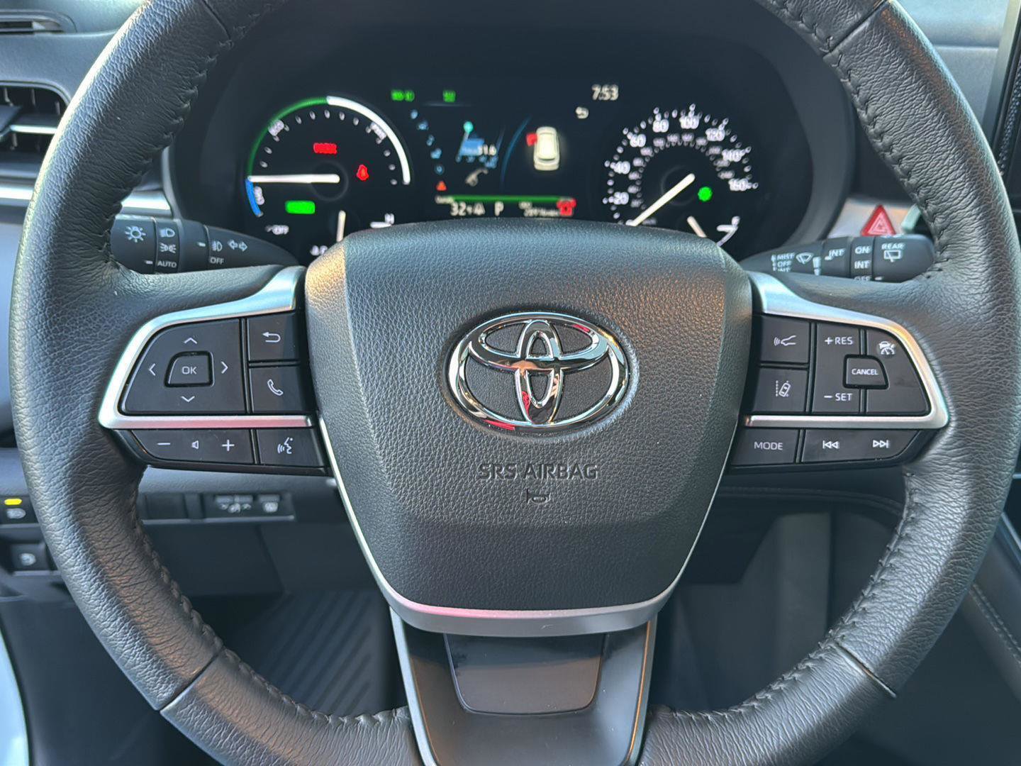 Used 2025 Toyota Sienna XLE w/ XLE Plus Package FWD image 15