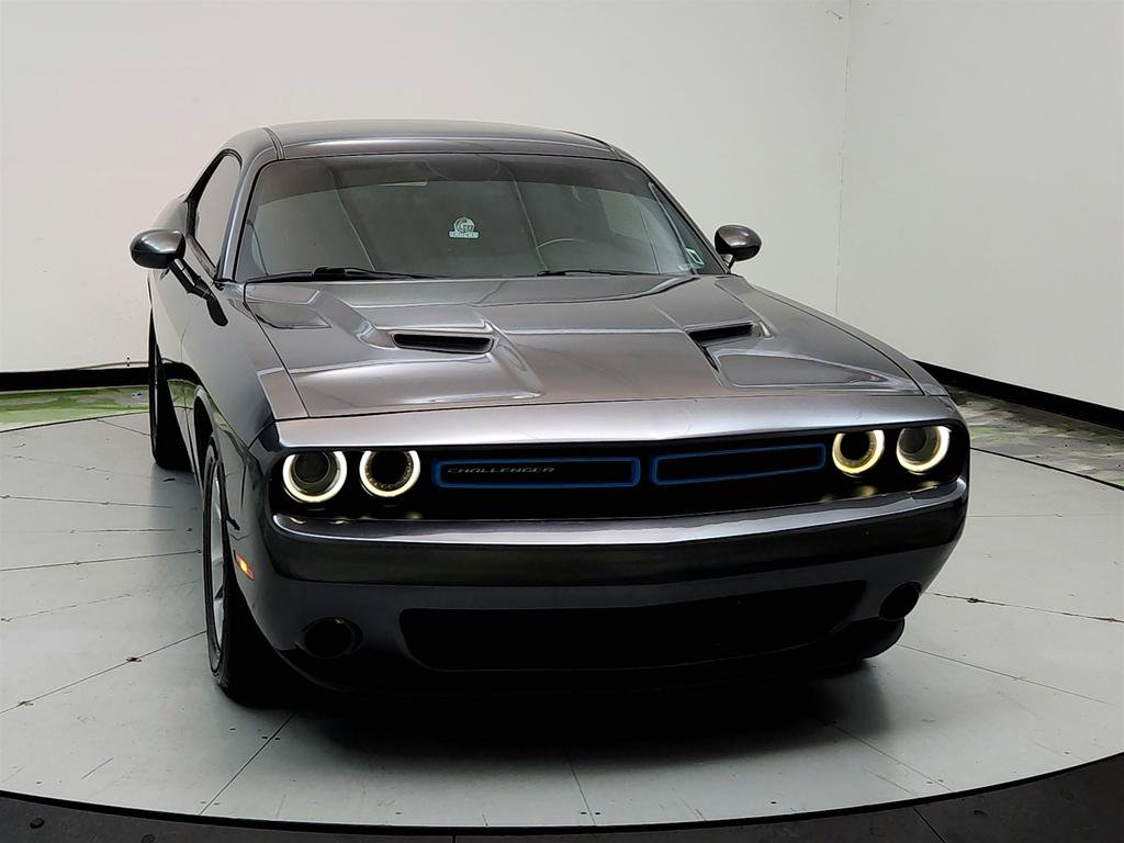 Used 2020 Dodge Challenger SXT RWD image 2