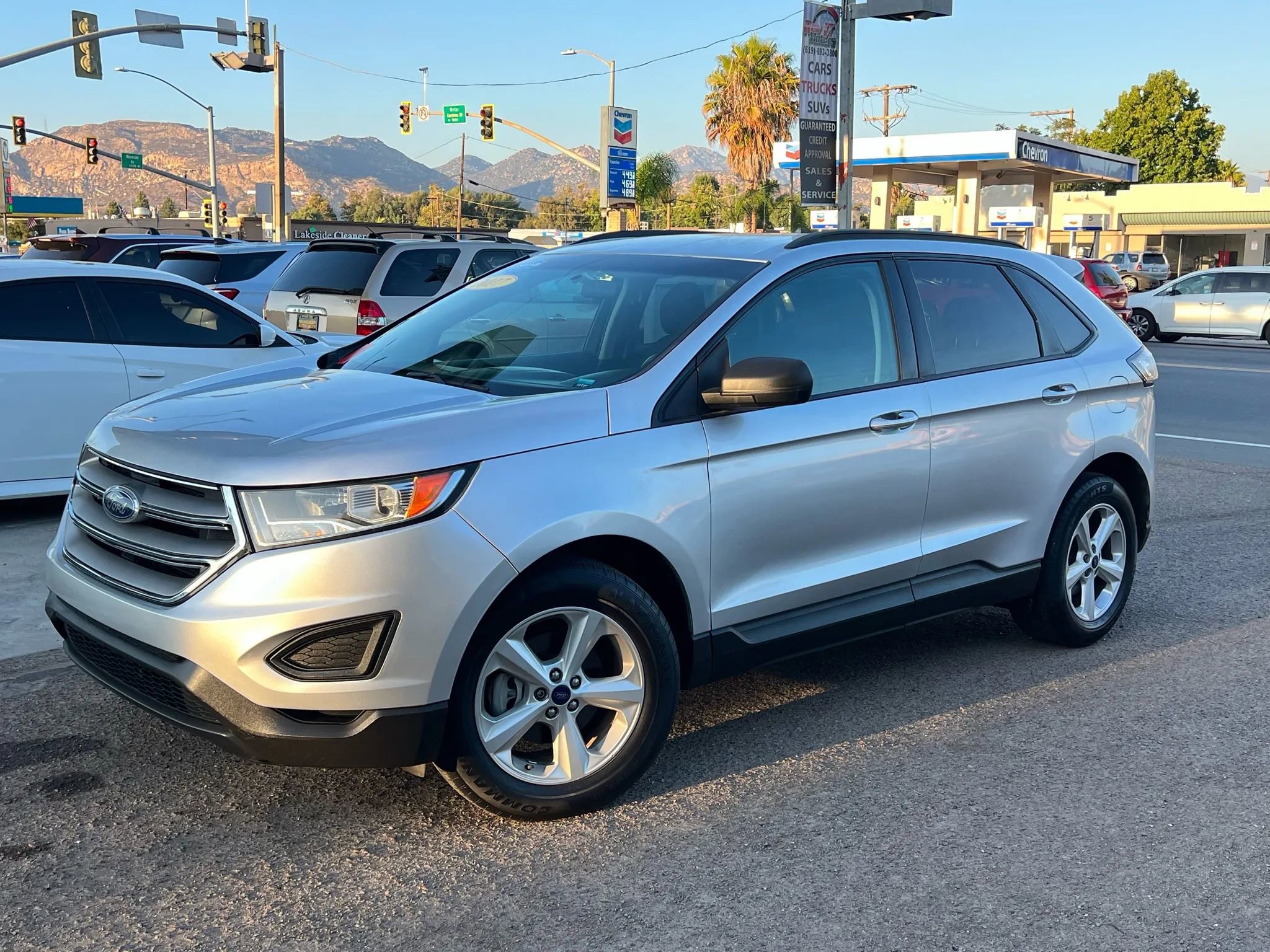 Used 2017 Ford Edge SE FWD image 8