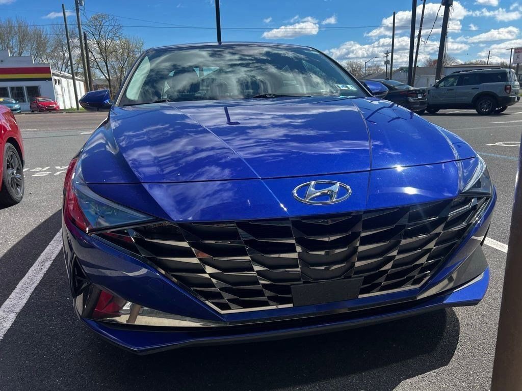 Used 2022 Hyundai Elantra Limited w/ Winter Weather Package image 3