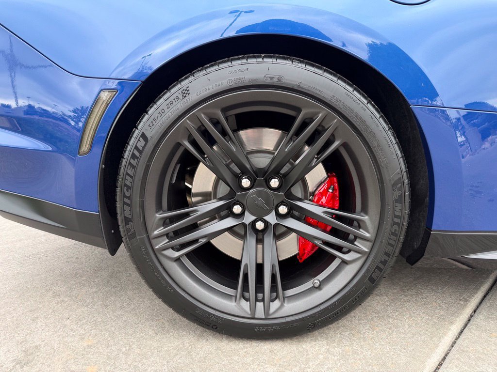Used 2019 Chevrolet Camaro ZL1 RWD image 29