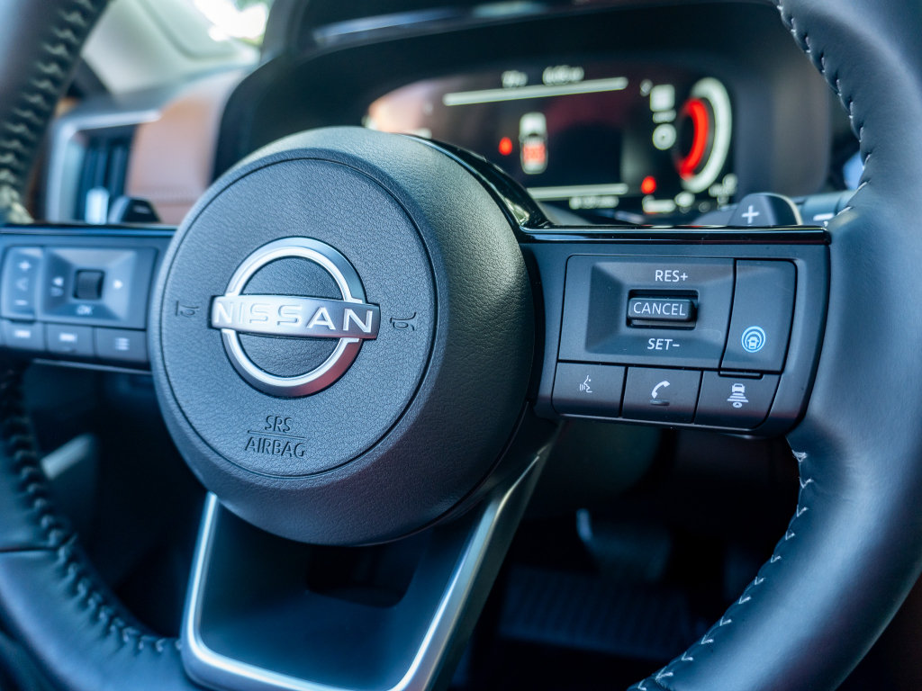 Used 2025 Nissan Pathfinder Platinum FWD image 22