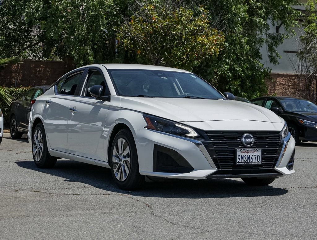 Used 2024 Nissan Altima 2.5 S FWD image 2