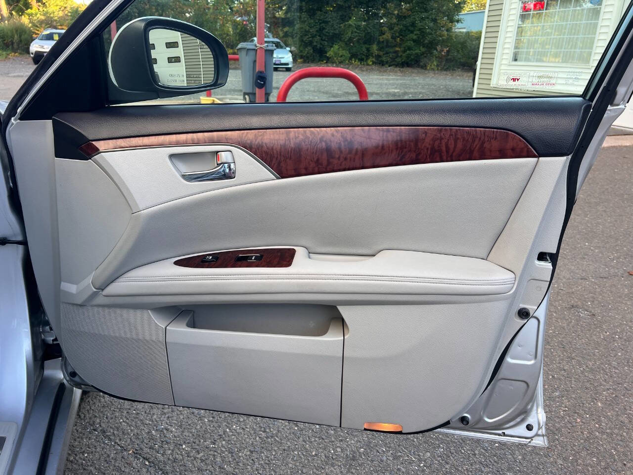 Used 2011 Toyota Avalon Limited image 29