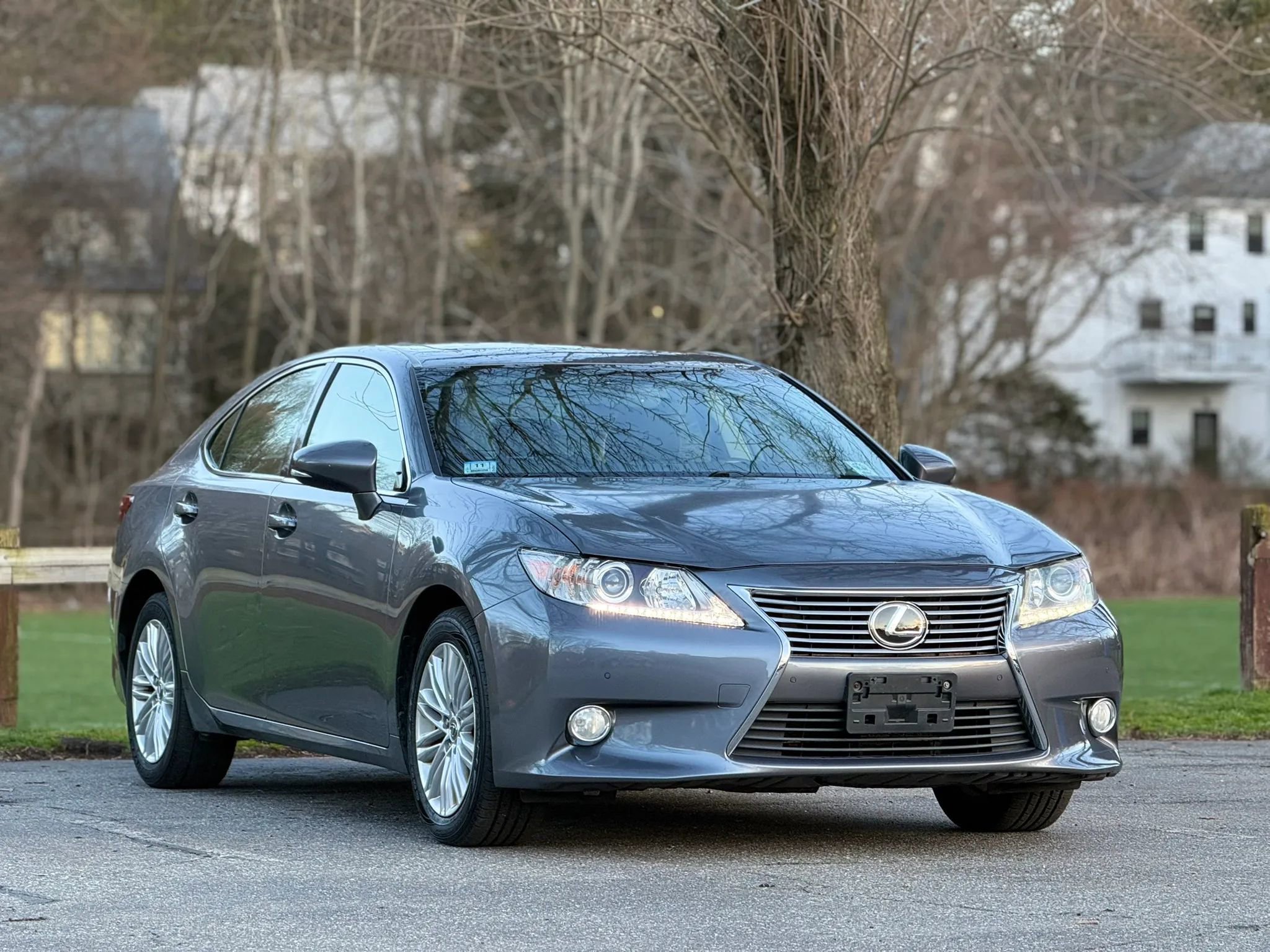 Used 2013 Lexus ES 350 w/ Luxury Pkg FWD image 2