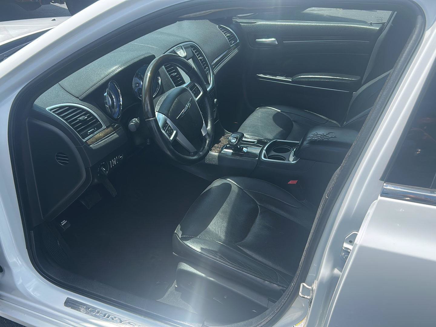 Used 2014 Chrysler 300 C RWD image 16