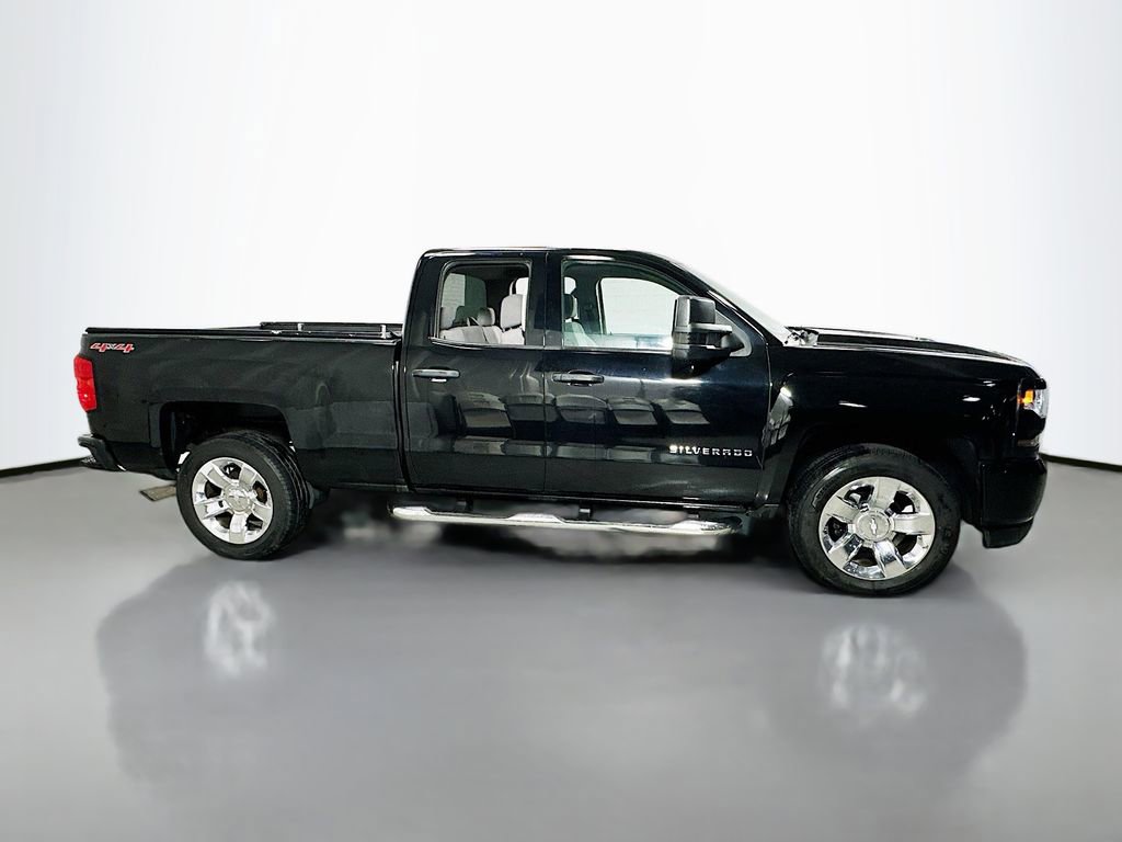 Used 2017 Chevrolet Silverado 1500 Custom w/ Custom Convenience Package image 9