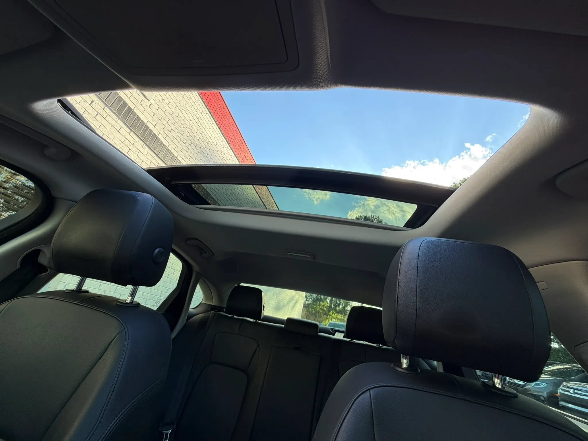 Used 2018 Jaguar XF AWD image 32