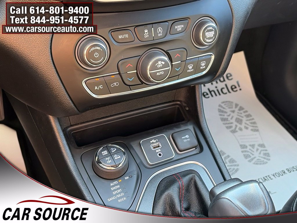 Used 2020 Jeep Cherokee Trailhawk w/ Cold Weather Group AWD/4WD image 21