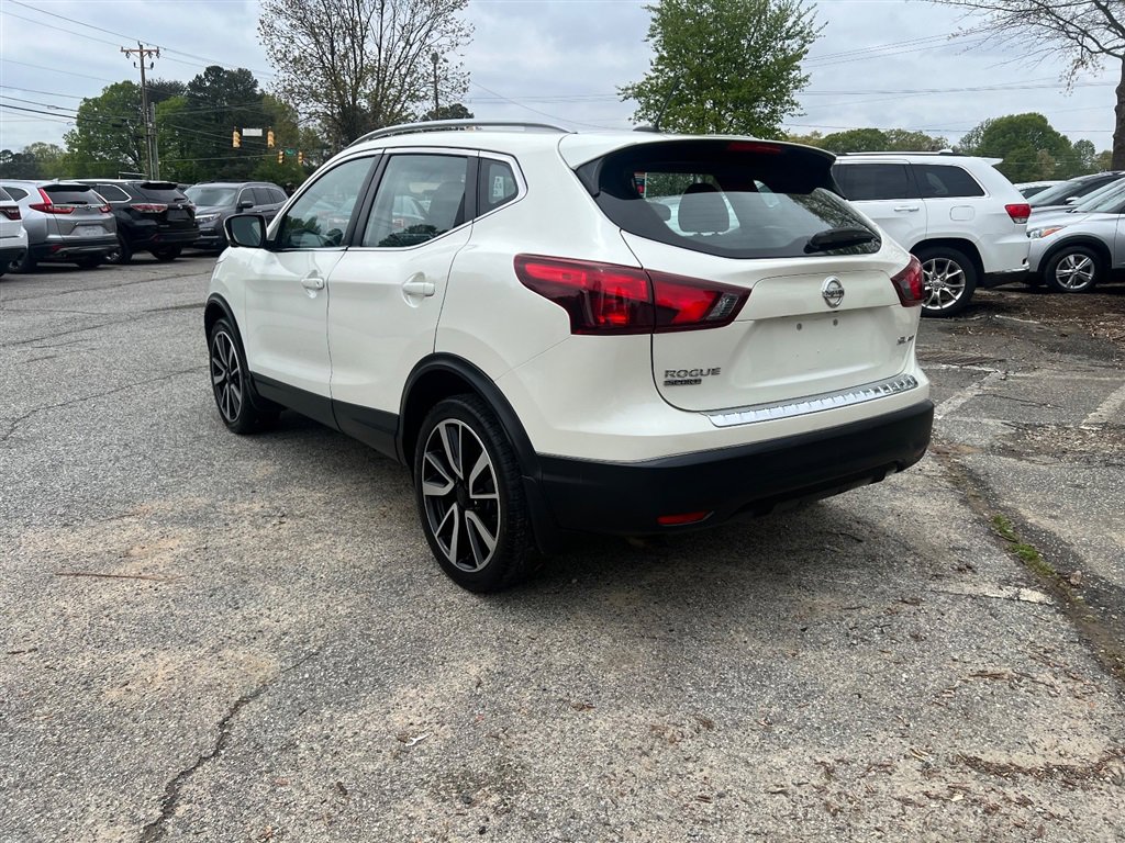 Used 2017 Nissan Rogue Sport SL image 3