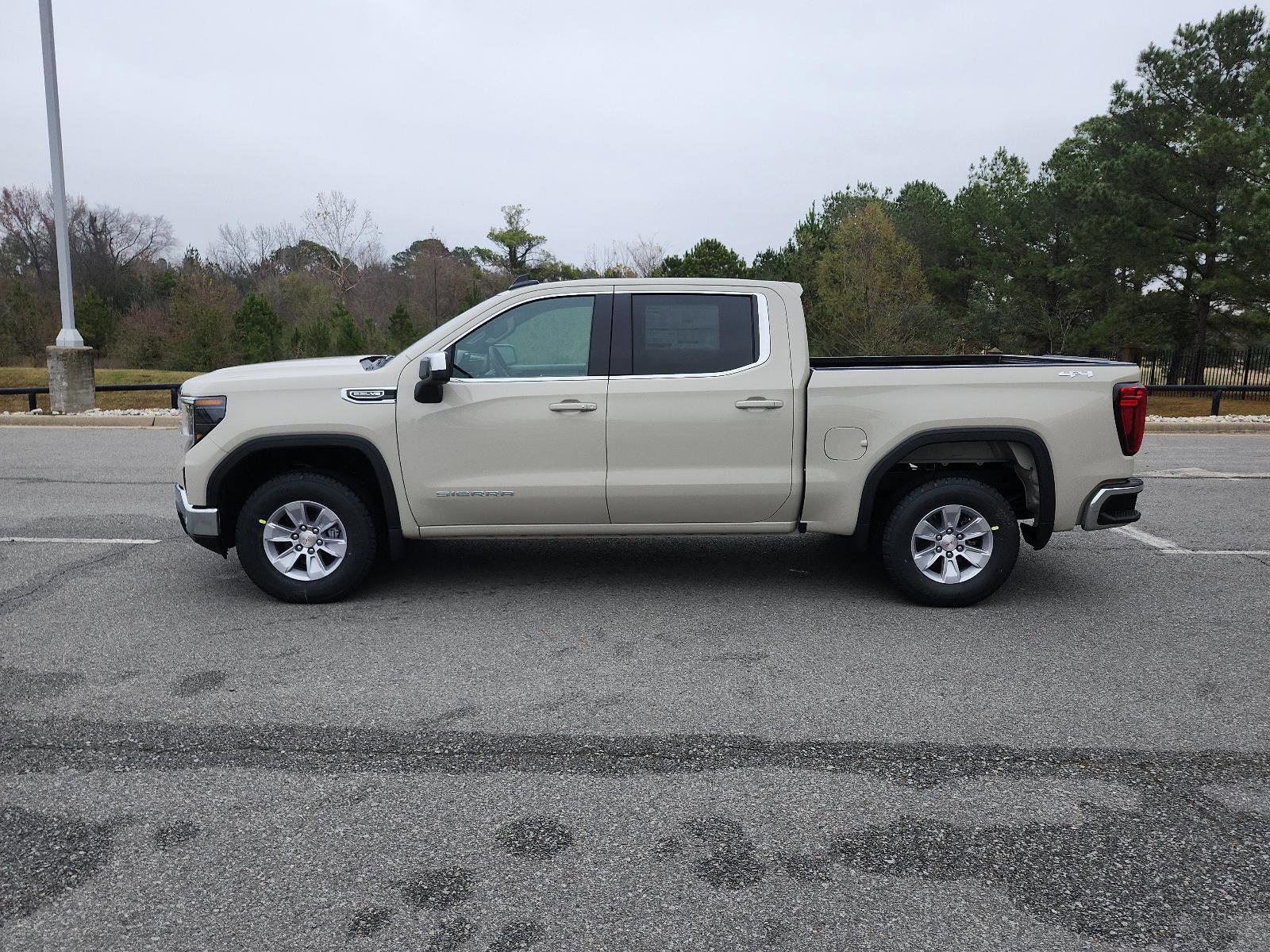 New 2026 GMC Sierra 1500 SLE AWD/4WD image 2