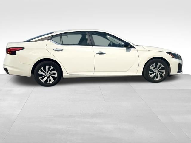 Used 2025 Nissan Altima 2.5 S FWD image 11