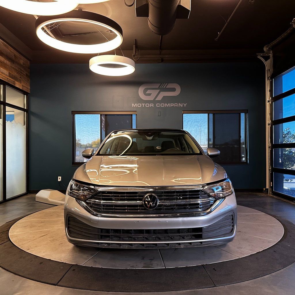 Used 2024 Volkswagen Jetta SE image 8
