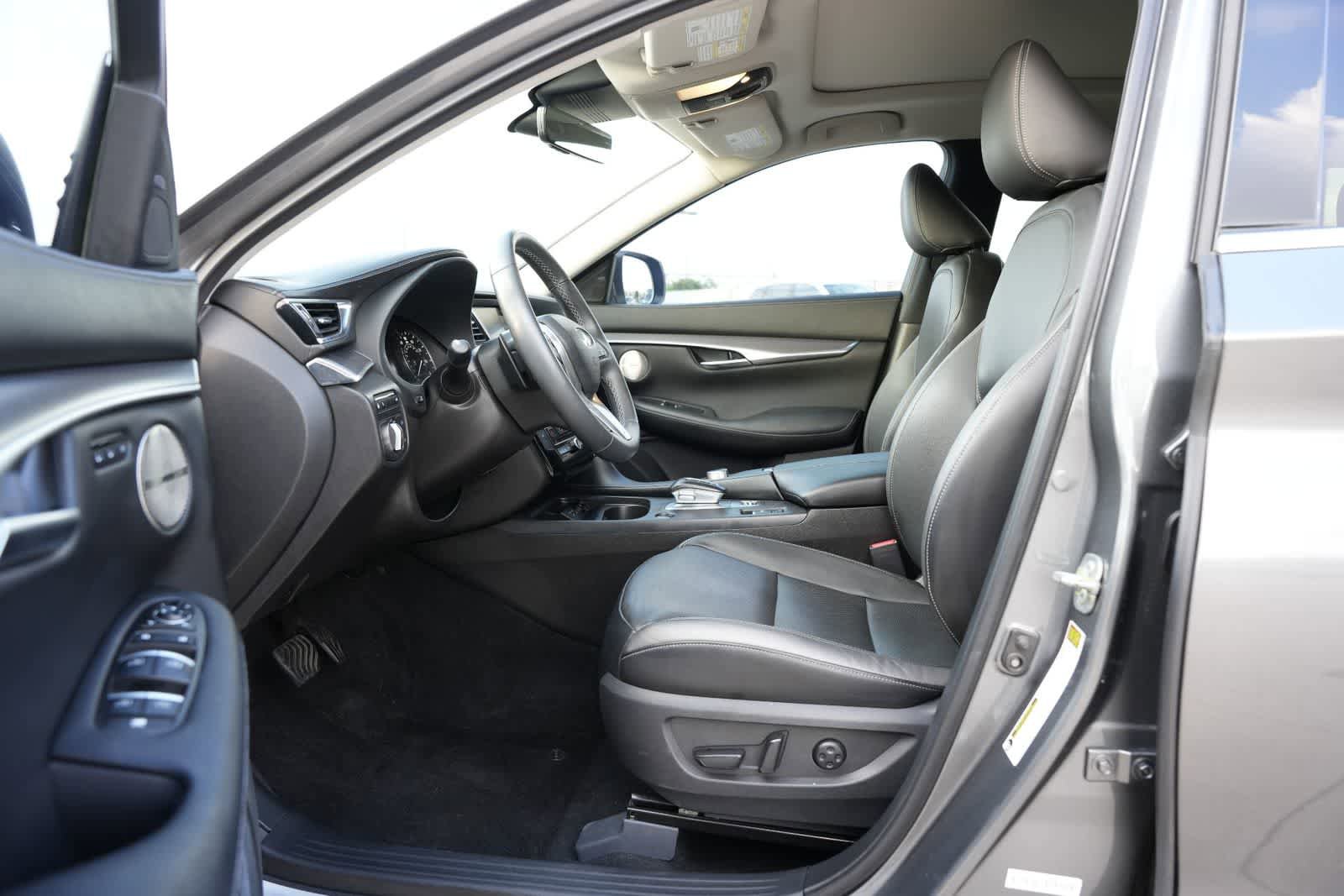 Used 2023 INFINITI QX50 Luxe image 16