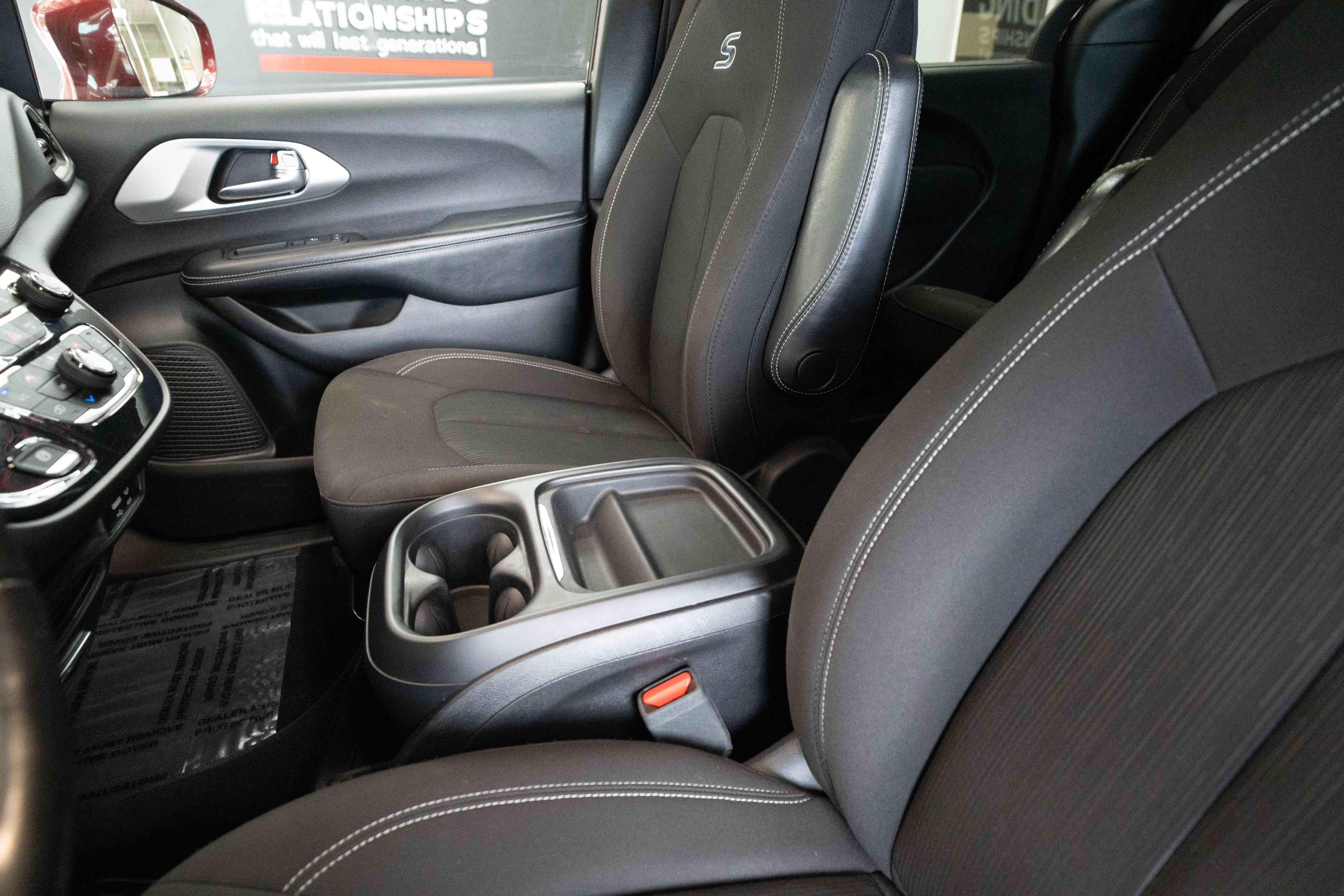 Used 2020 Chrysler Pacifica Touring w/ S Appearance Package FWD image 10