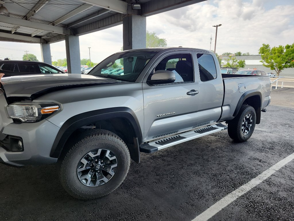 Used 2017 Toyota Tacoma TRD Off-Road w/ Tow Package AWD/4WD image 31