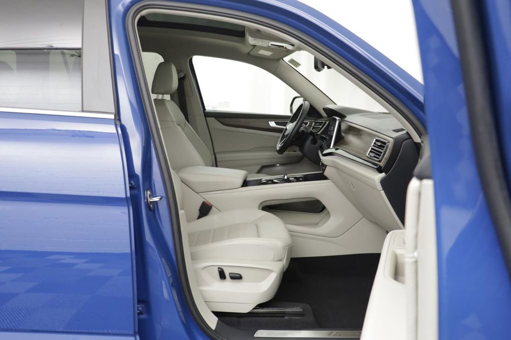 Used 2025 Volkswagen Atlas SEL image 19