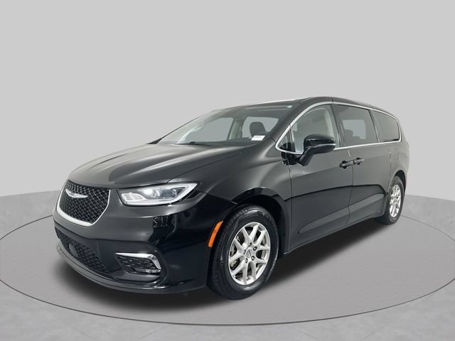 Used 2024 Chrysler Pacifica Touring-L