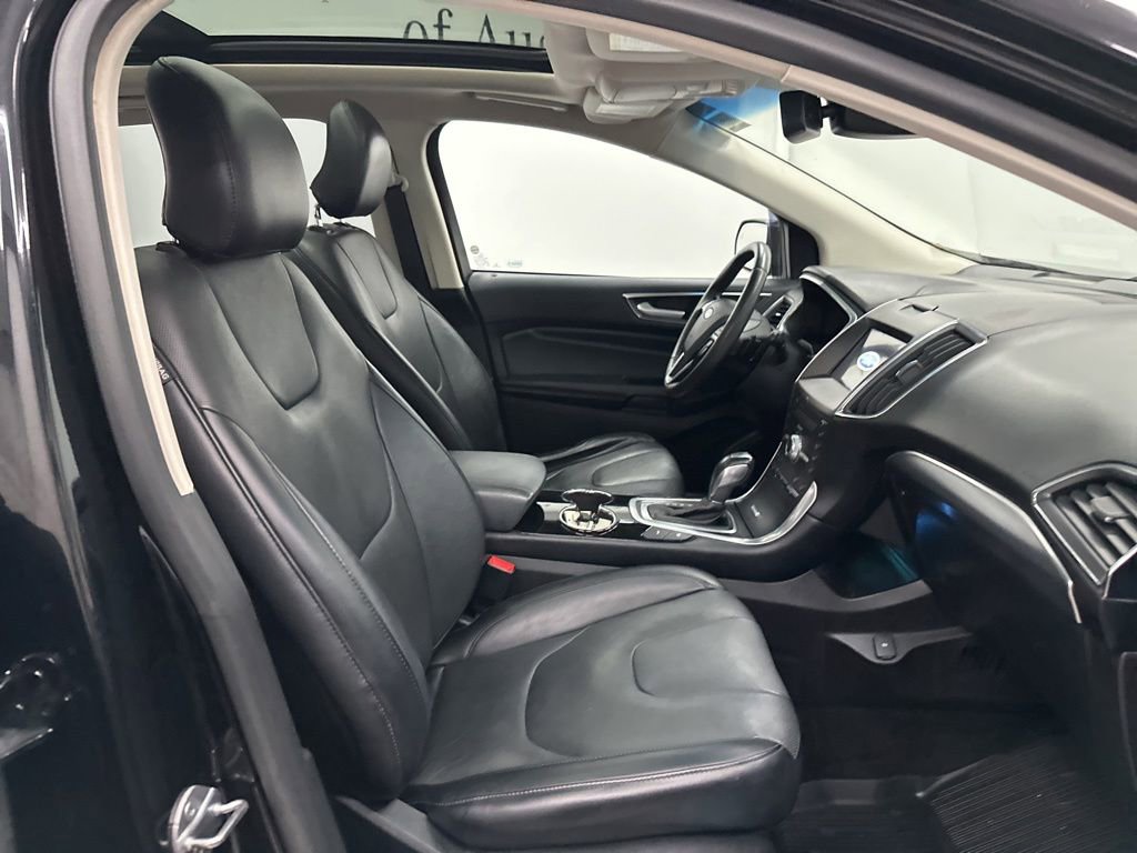 Used 2018 Ford Edge Titanium w/ Equipment Group 302A AWD/4WD image 26