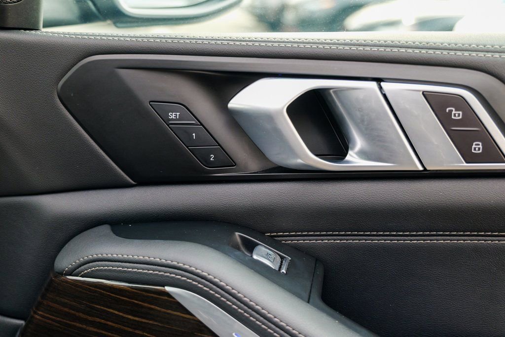 Used 2024 BMW X7 xDrive40i image 40