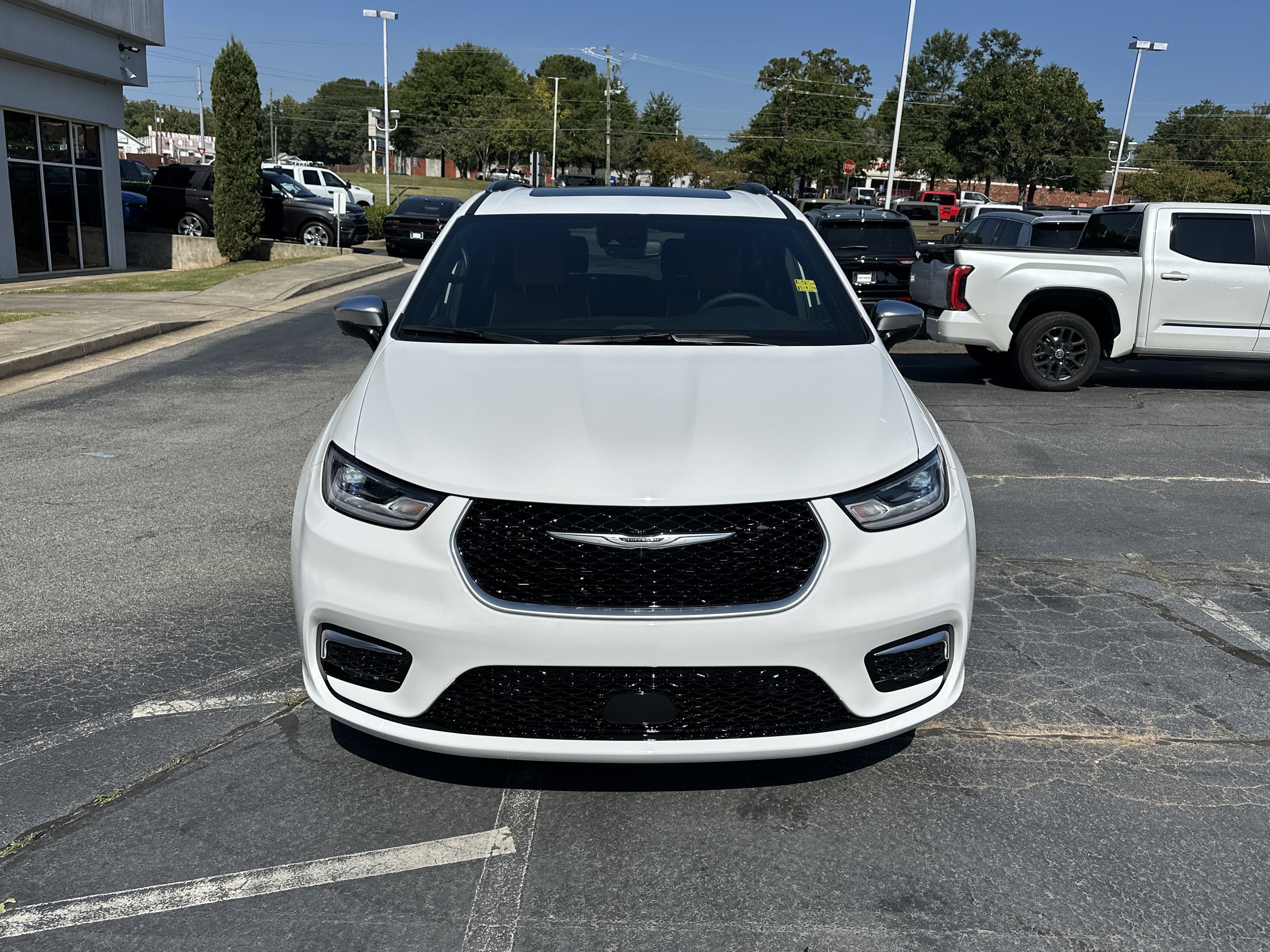 New 2026 Chrysler Pacifica Pinnacle image 4