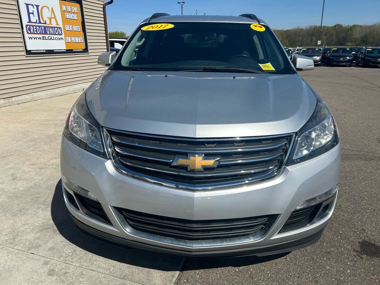 Used 2017 Chevrolet Traverse LT w/ Style and Technology Package FWD image 2