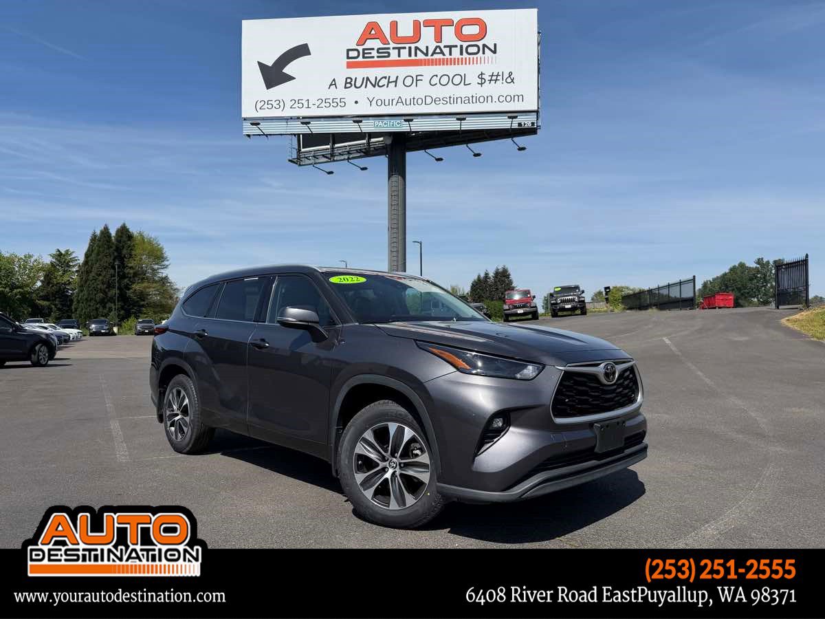 Used 2022 Toyota Highlander XLE AWD/4WD image 1