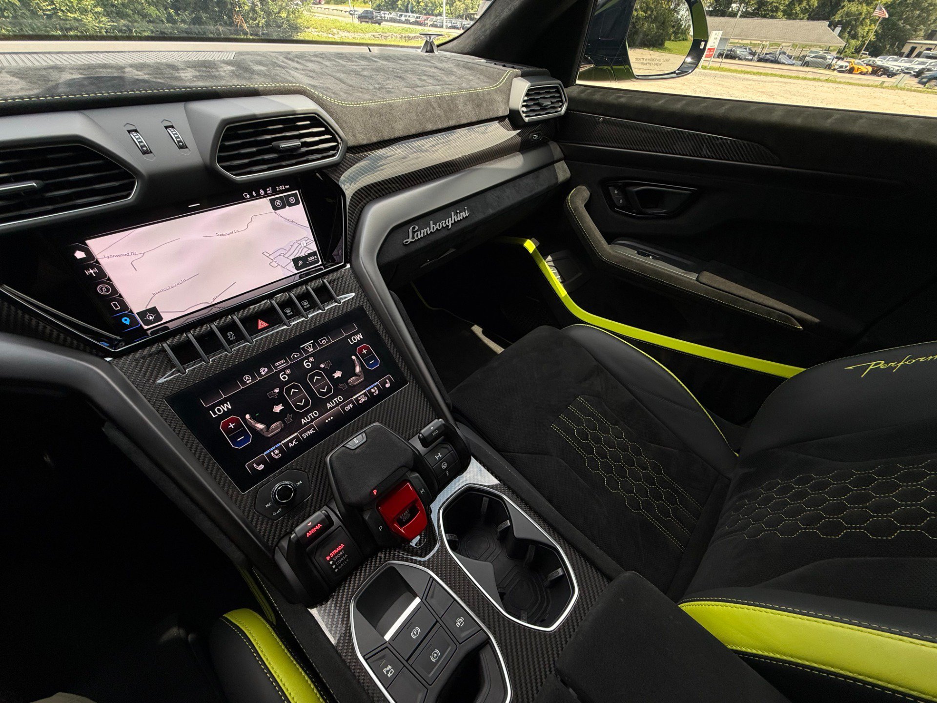 Used 2023 Lamborghini Urus Performante AWD/4WD image 43