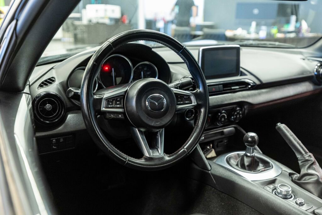 Used 2017 MAZDA MX-5 Miata RF Club RWD image 9