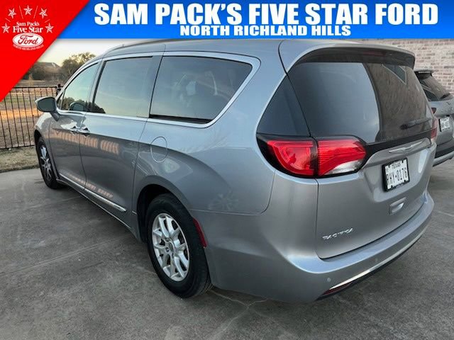 Used 2020 Chrysler Pacifica Touring-L image 4