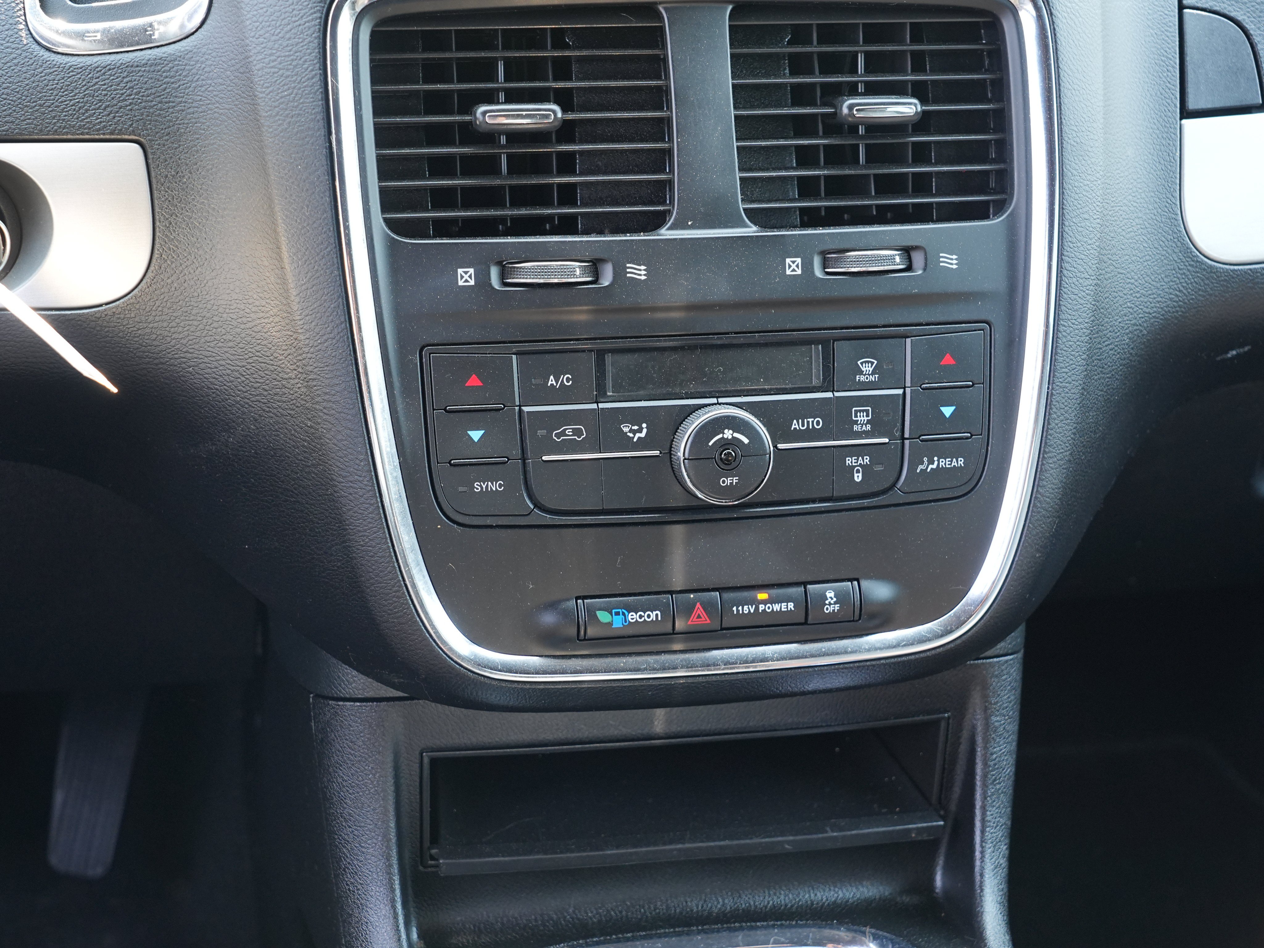 Used 2016 Dodge Grand Caravan R/T FWD image 22