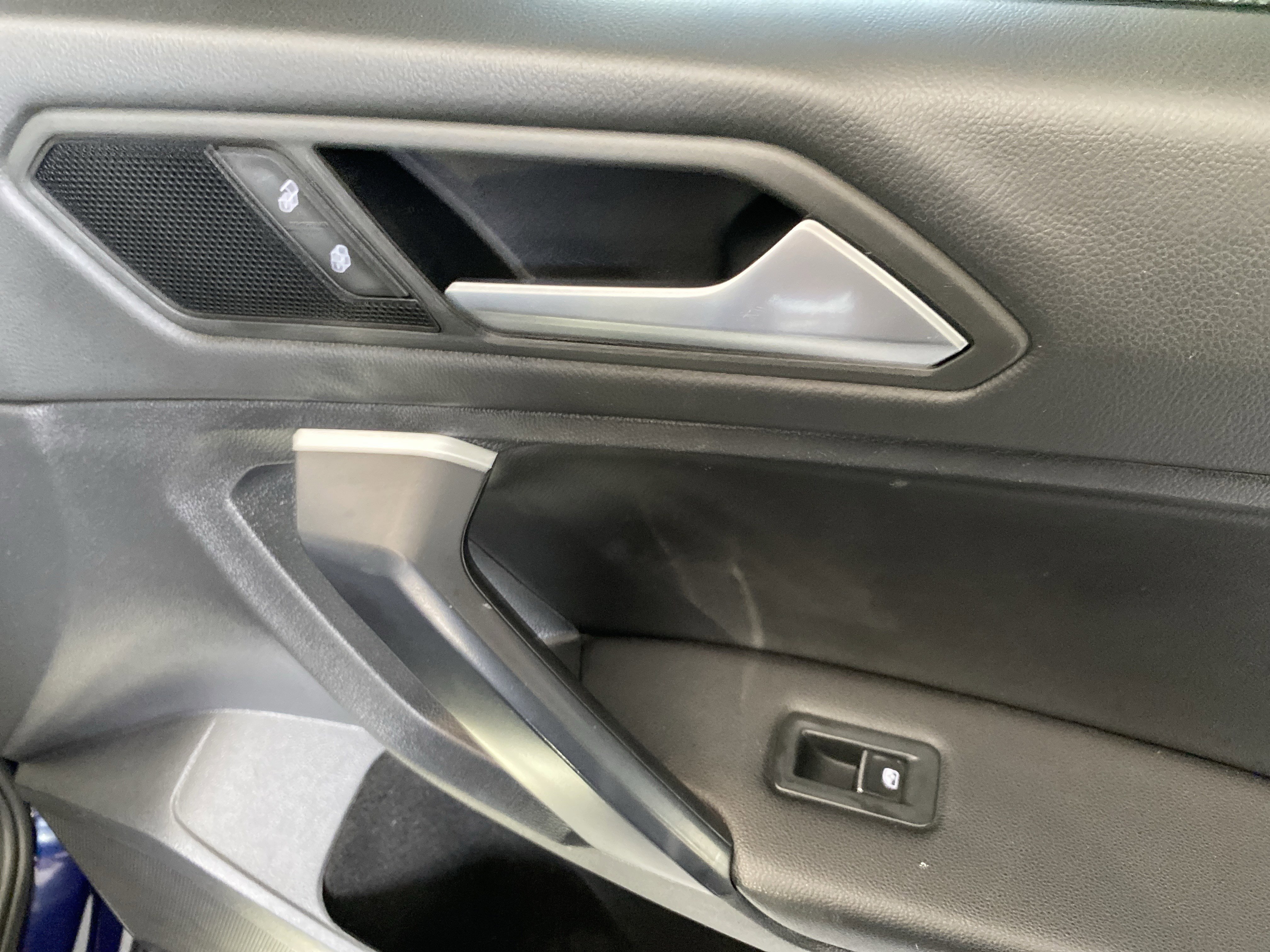 Used 2021 Volkswagen Tiguan SE image 27