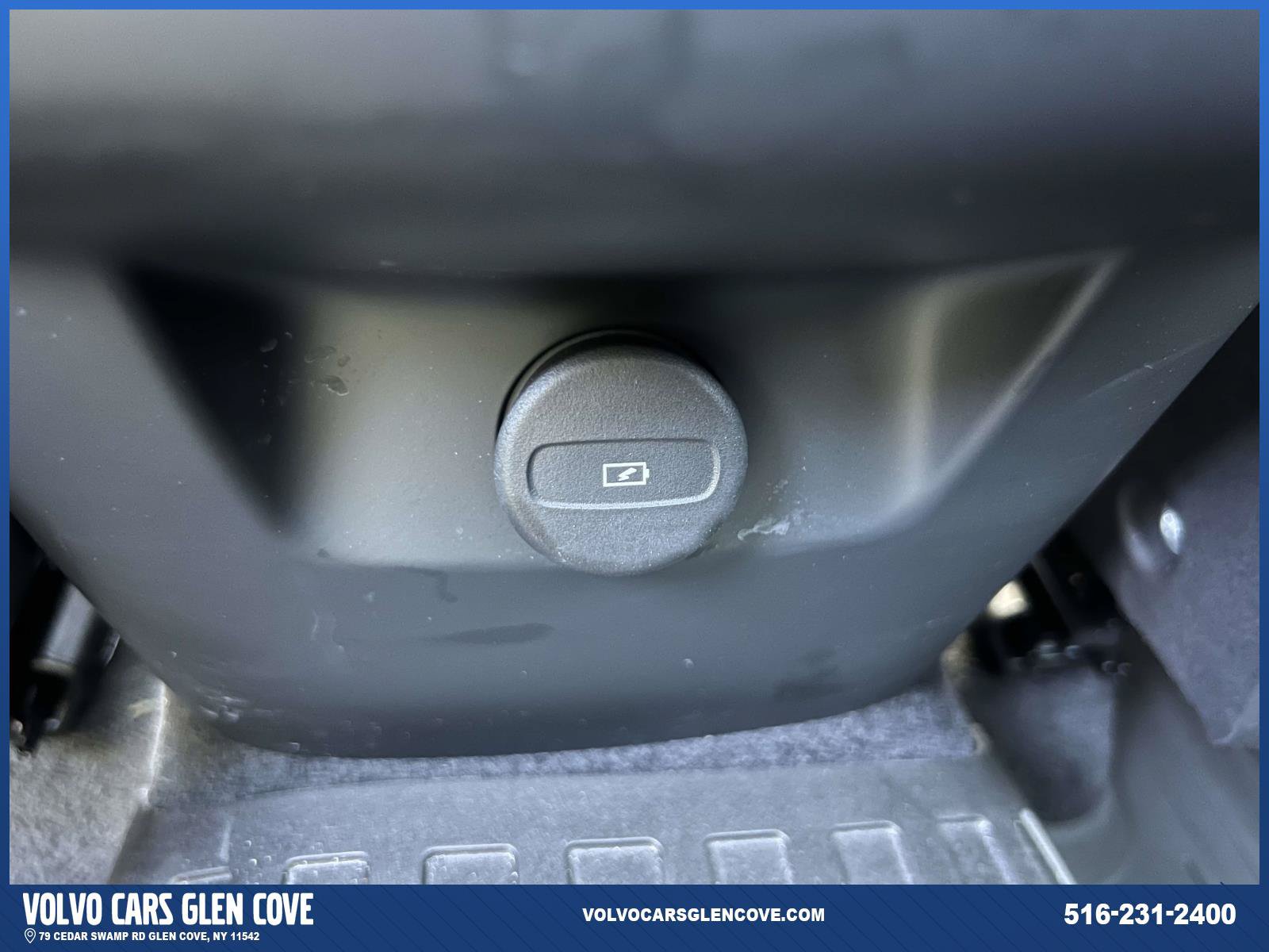 Used 2024 Volvo XC60 B5 Core w/ Protection Package Premier AWD/4WD image 12