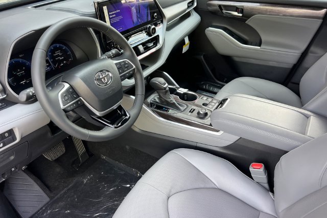 New 2026 Toyota Highlander Limited AWD/4WD image 10
