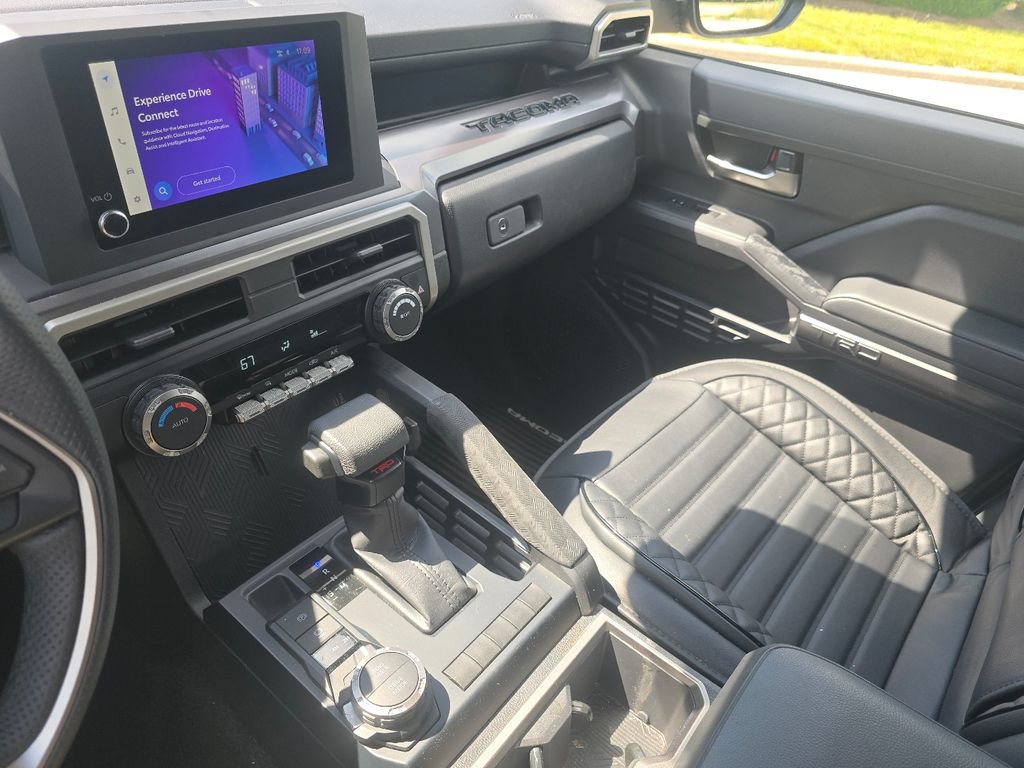 Used 2025 Toyota Tacoma TRD Sport AWD/4WD image 29