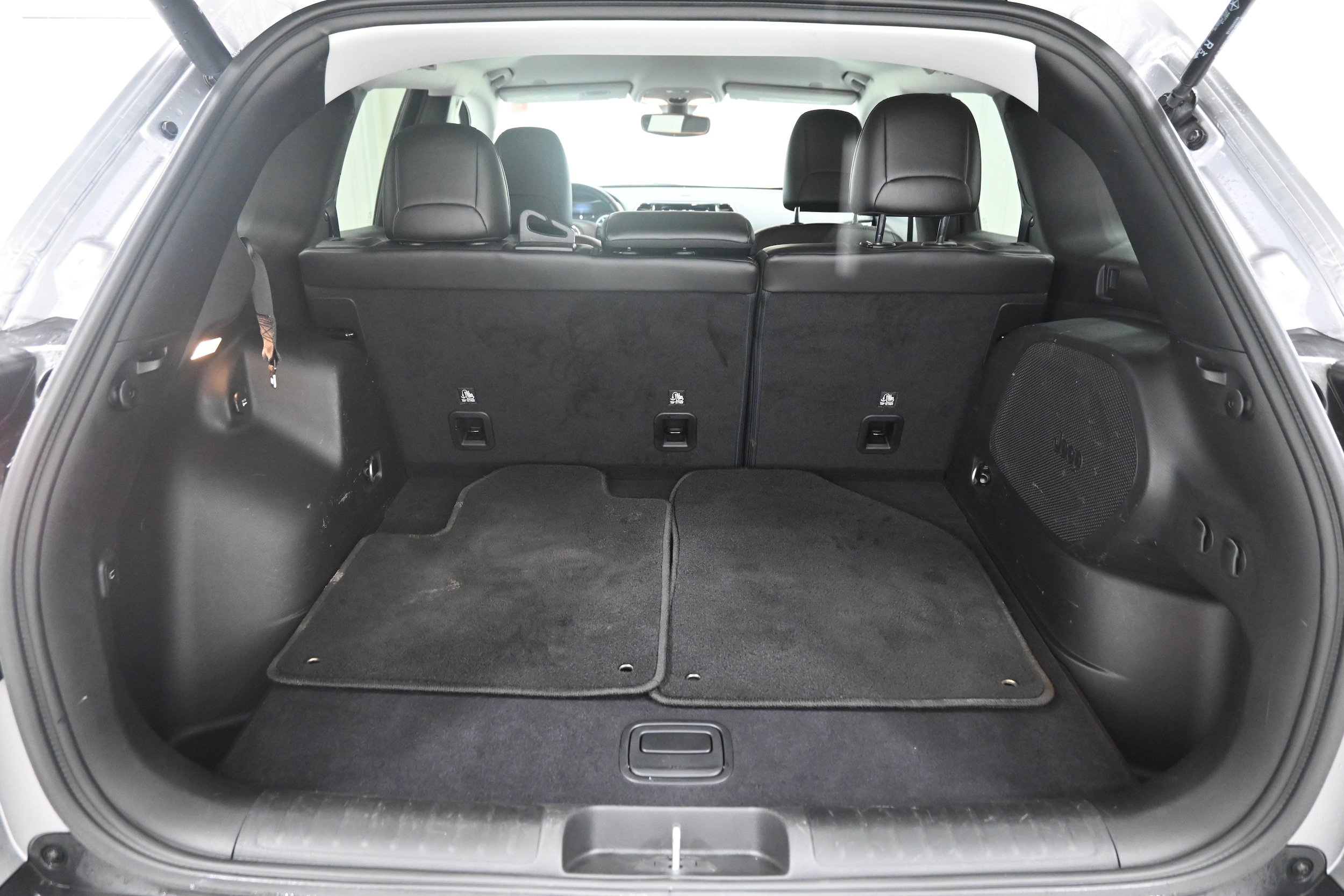Used 2019 Jeep Cherokee Limited w/ Trailer Tow Group AWD/4WD image 32