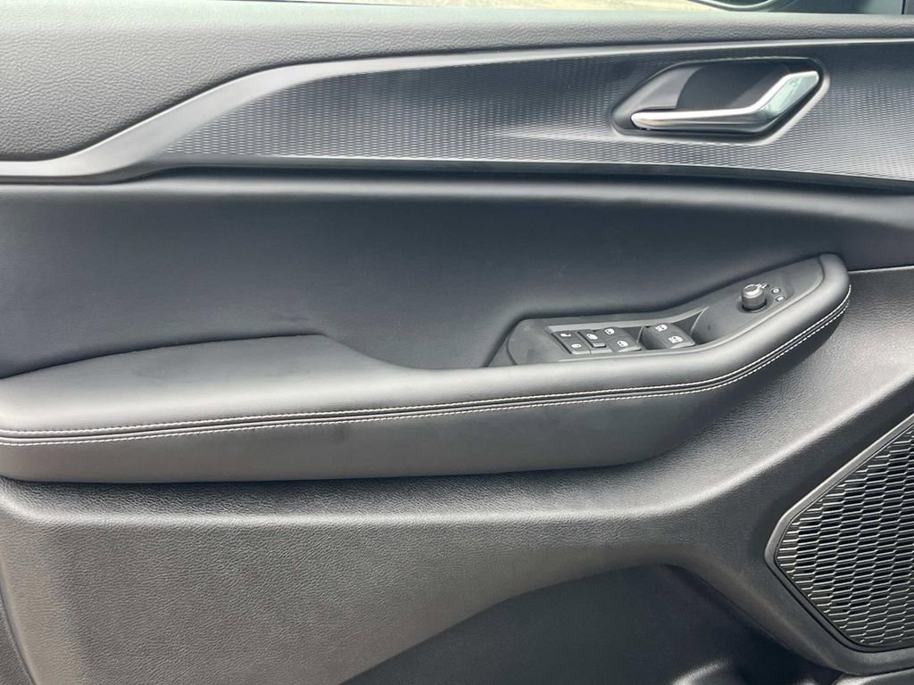 New 2025 Jeep Grand Cherokee Laredo X w/ Luxury Tech Group I image 12