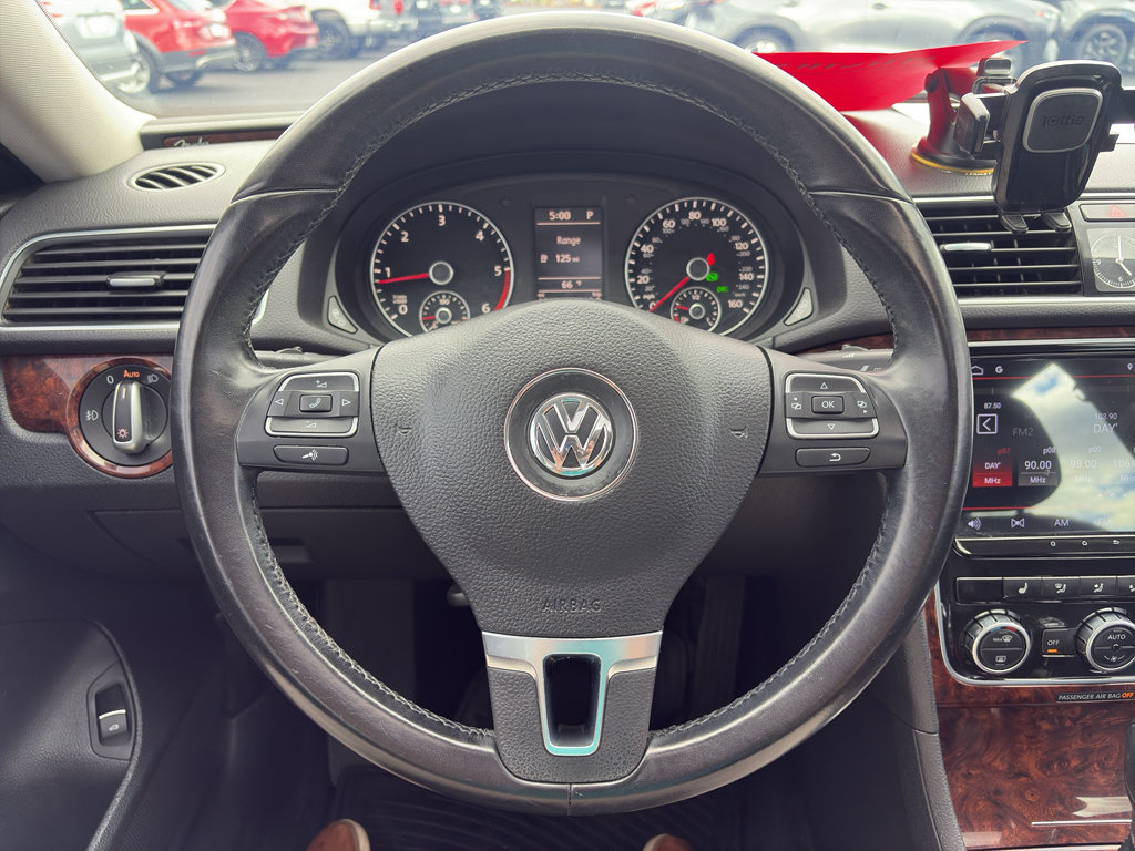 Used 2013 Volkswagen Passat TDI SEL Premium FWD image 27
