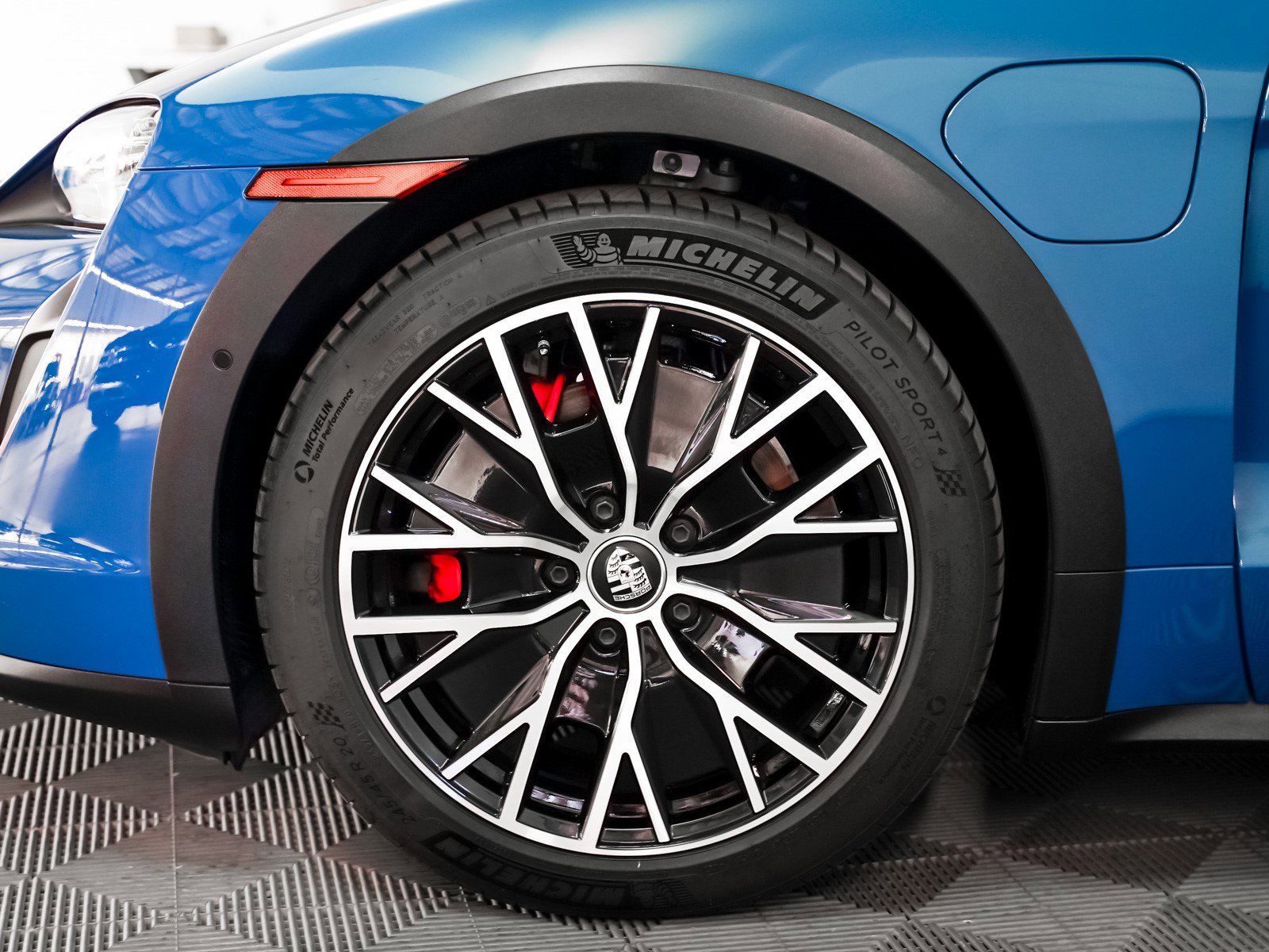 Used 2024 Porsche Taycan 4S w/ Premium Package image 13