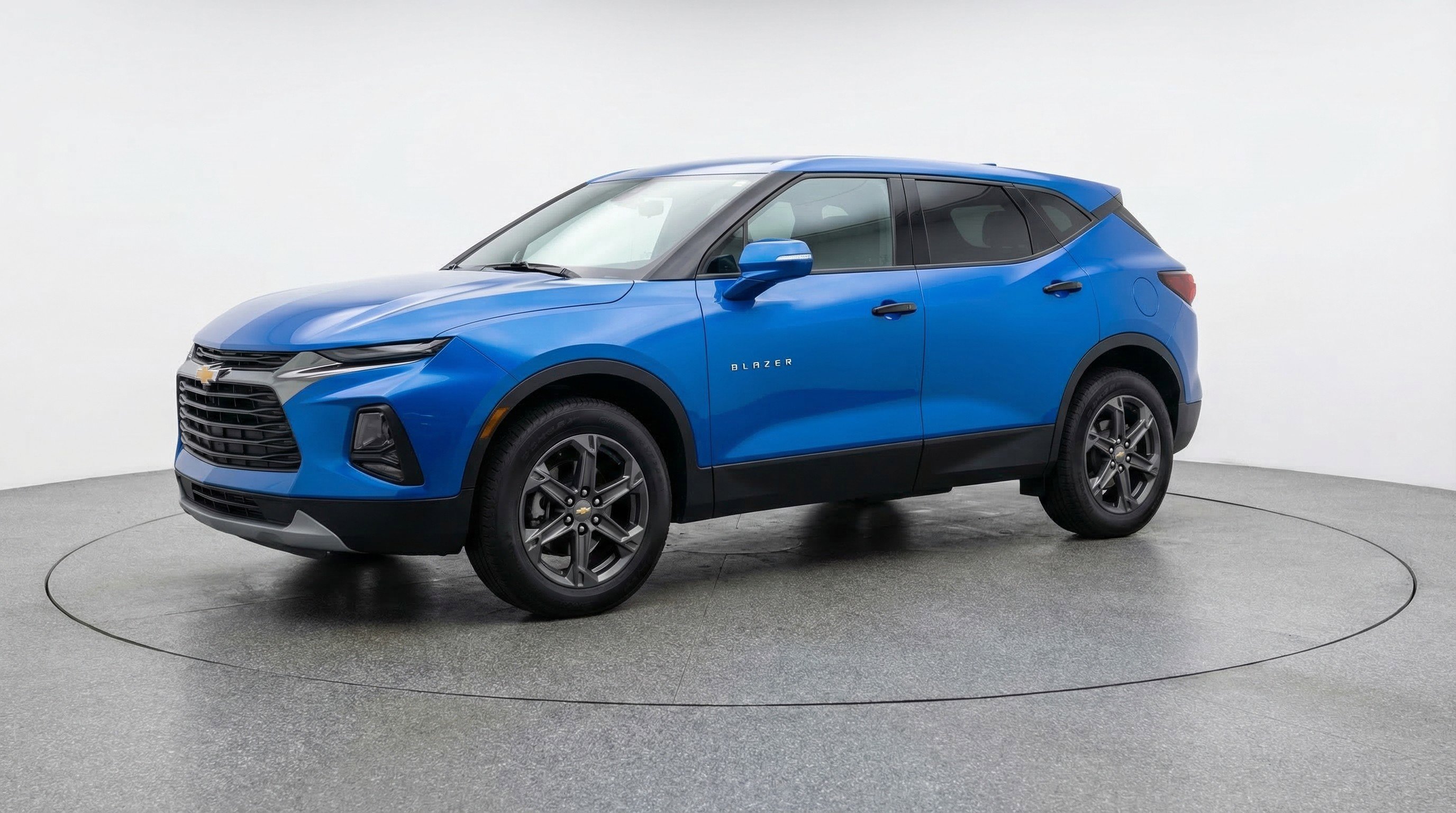 Used 2025 Chevrolet Blazer LT image 3