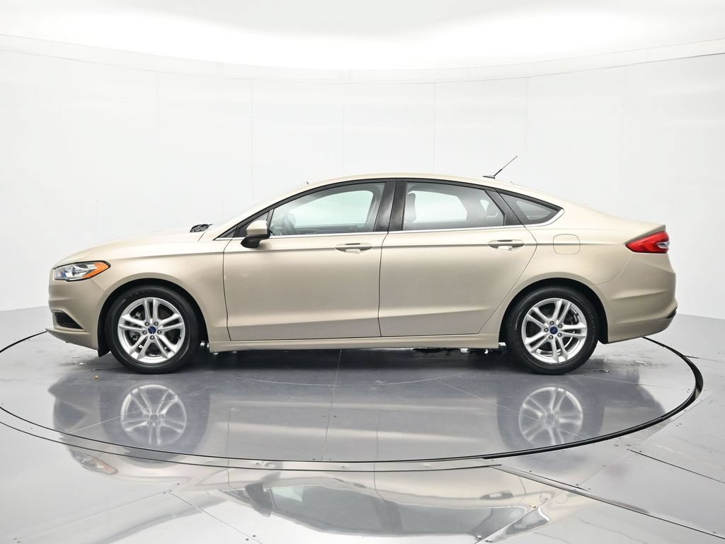 Used 2018 Ford Fusion SE w/ Fusion SE Technology Package FWD image 8