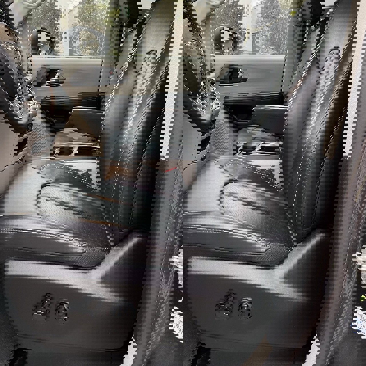 Used 2023 Chrysler Pacifica Touring-L image 22