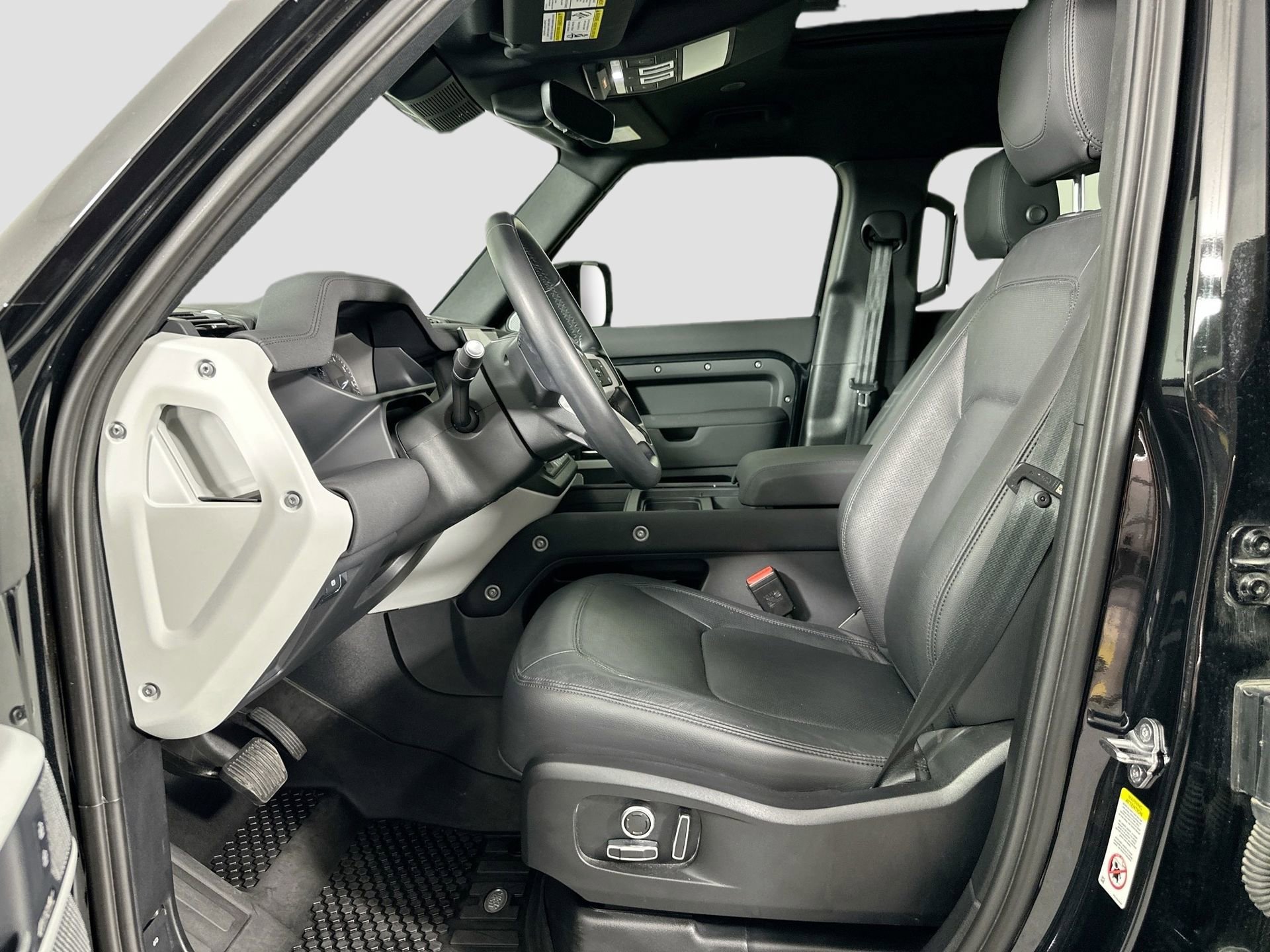 Certified 2023 Land Rover Defender 130 SE image 19