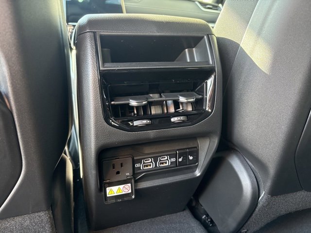 New 2025 Jeep Grand Cherokee Limited w/ Black Appearance Package image 18
